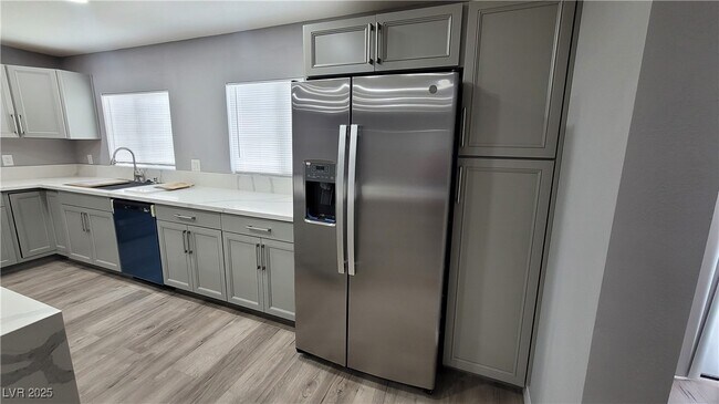 Building Photo - 2600 Sidonia Ave