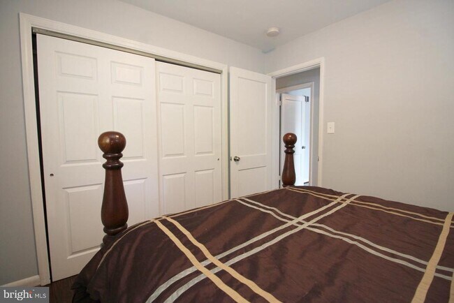 Building Photo - 3287 Annandale Rd