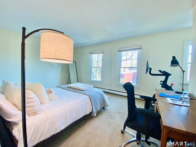 Building Photo - 908 State St