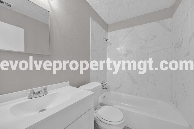 Building Photo - 3440 Pruett Ct