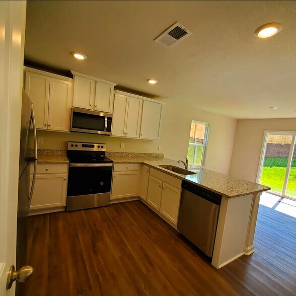 Building Photo - Room in House on Creedmore Hills Dr