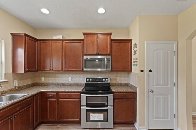 Building Photo - 966 Mustang Ln NE