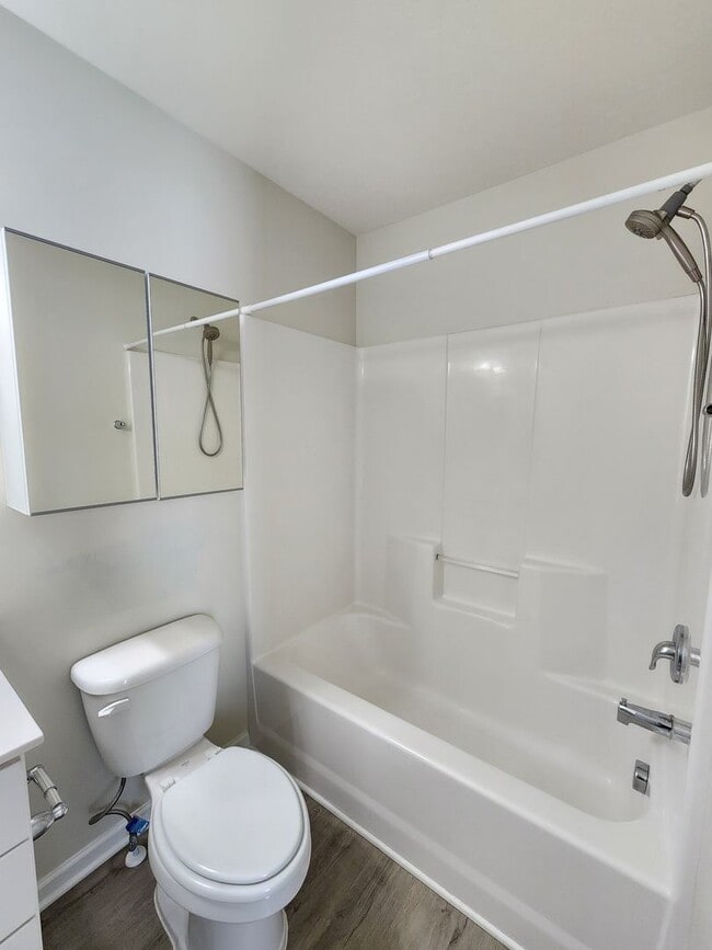 Building Photo - Great Location in the River Stone Community!