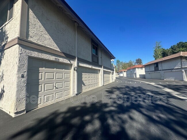 Building Photo - 2869 Instone Ct