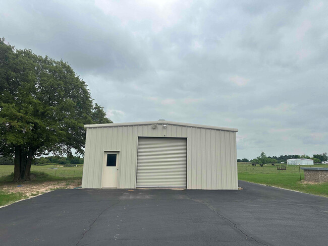 Building Photo - 535 Ross Ln