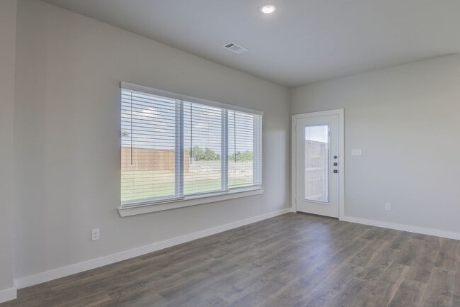 Building Photo - AVAILABLE NOW! LUXURIOUS TRIPLEX LOCATED ON 1-ACRE LOT IN MIDLOTHIAN, TX!