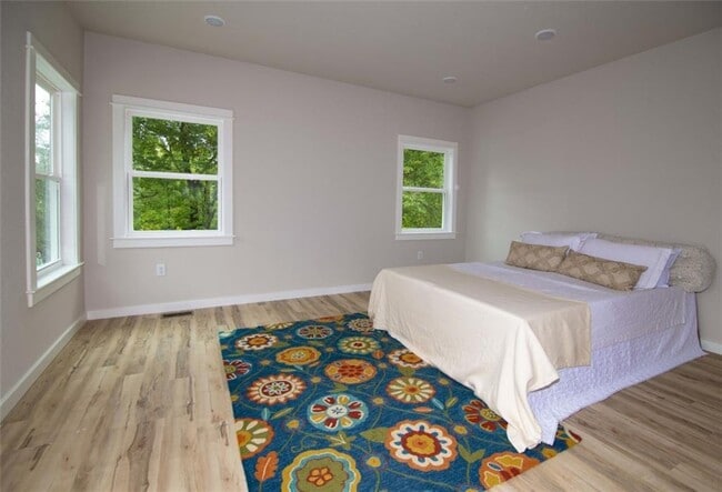 Building Photo - 1579 S Duncan Ave