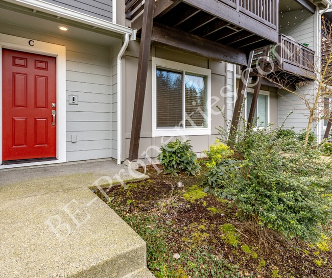 Building Photo - Beautiful 3 Bedroom 2.5 Bathroom Townhouse.