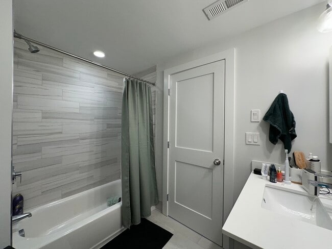 Building Photo - 50 Hichborn St