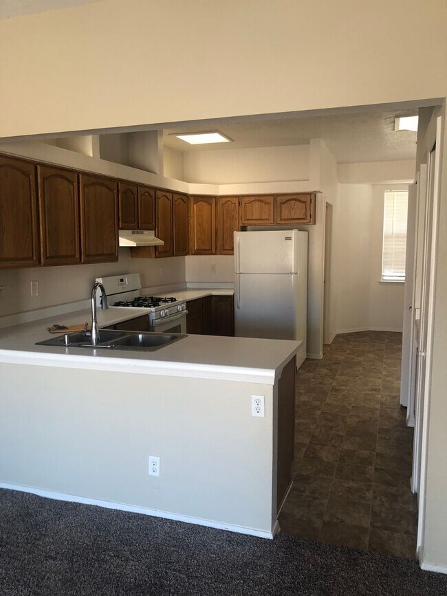 Building Photo - 2621 Sandia Loop NE