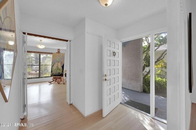 Building Photo - 2437 Burgundy Ct