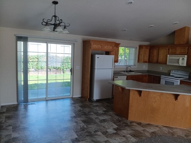 Building Photo - Cozy and Spacious Home for Rent