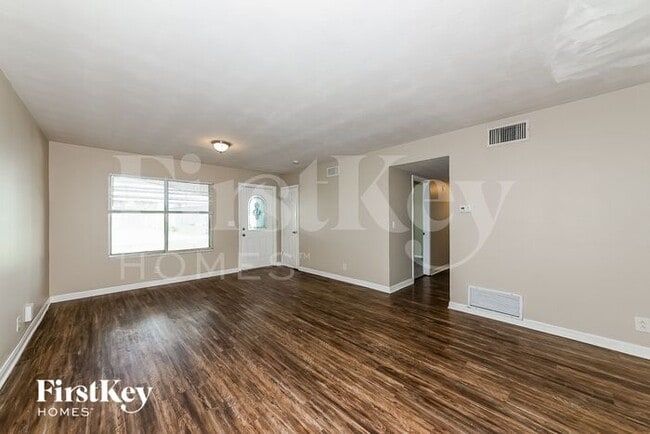 Building Photo - 5112 43rd Ave W