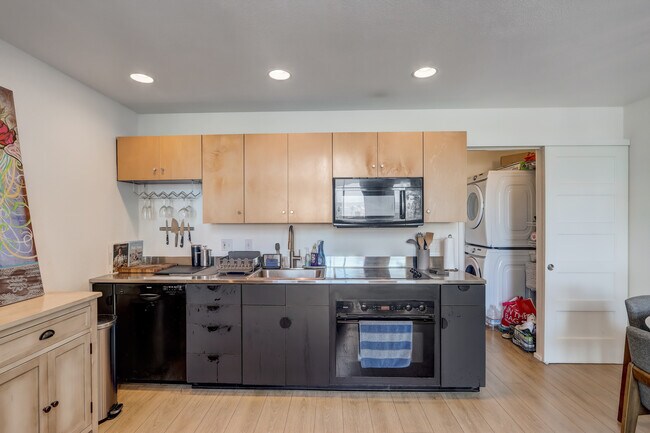 Building Photo - 2064 Kettner Blvd