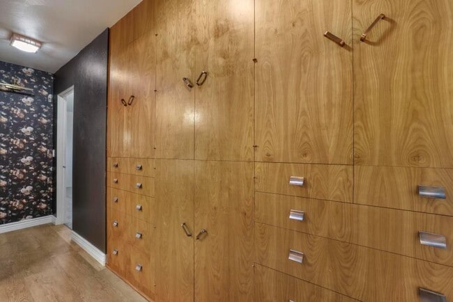 Building Photo - 216 Diana Dr