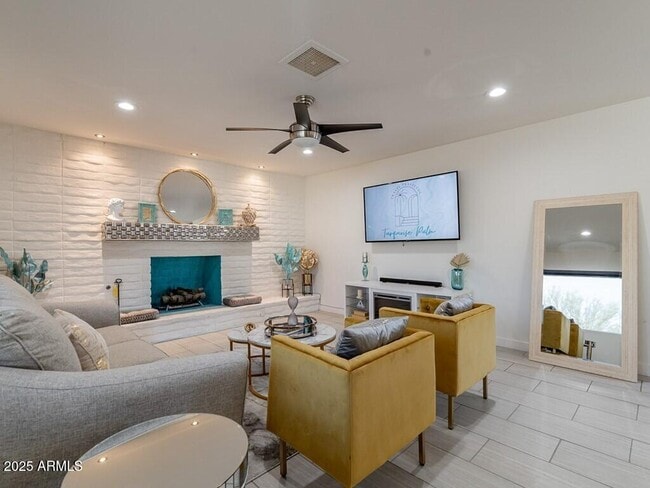 Building Photo - 3302 E Turquoise Ave