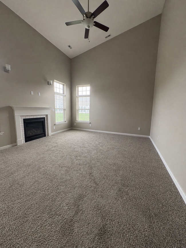 Building Photo - 4 BR WITH OFFICE