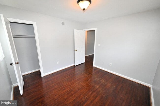 Building Photo - 2610 Lakehurst Ave