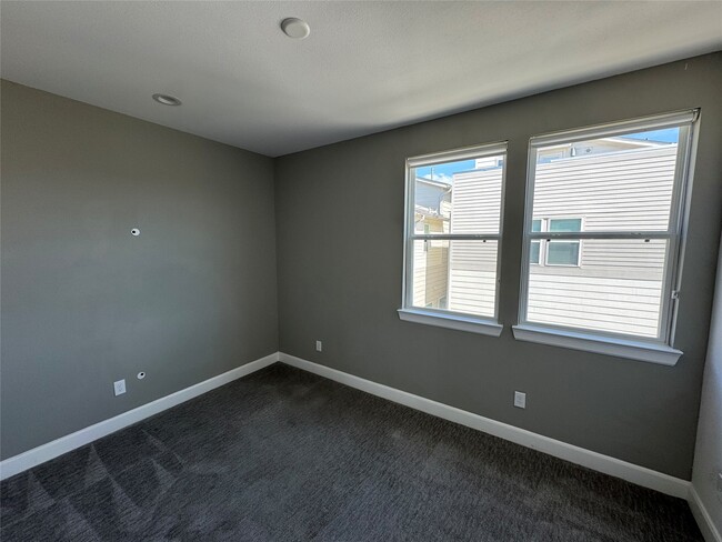 Building Photo - 304 Jensen Dr