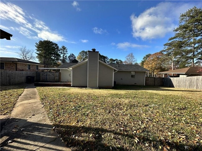 Building Photo - 503 Concord Woods Dr SE