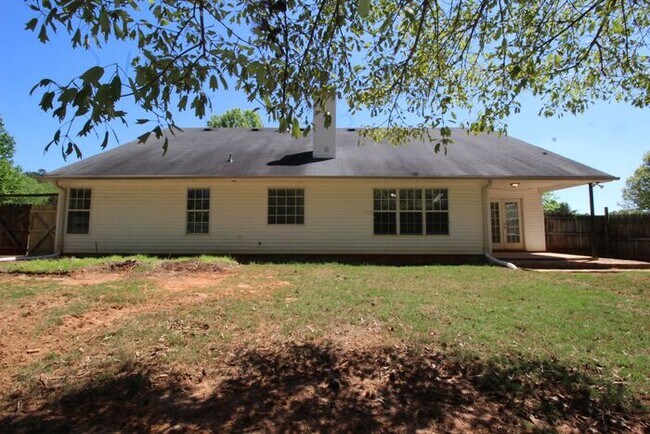 Building Photo - Huge Ranch home!
