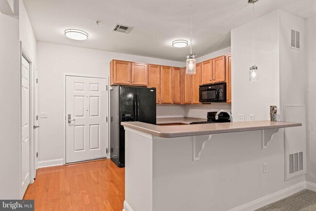 Building Photo - 200 W Elm St