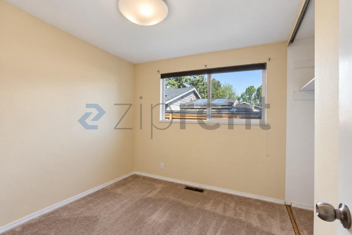 Building Photo - Unit