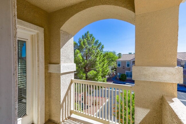 Building Photo - 3 Bedroom North Las Vegas Condo Convenient...