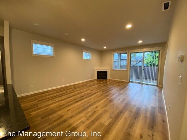 Building Photo - 3 br, 2.5 bath House - 5613 NE 58th Way