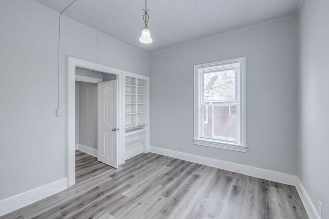 Building Photo - Park/5th Duplex