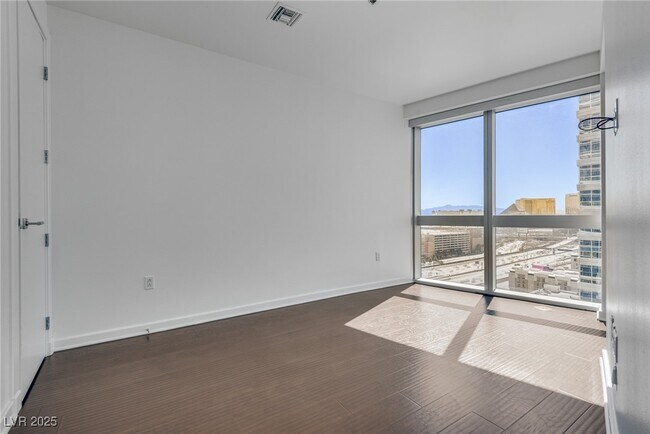 Building Photo - 4471 Dean Martin Dr