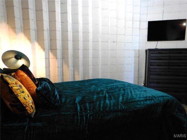 Building Photo - 701 N 15th St