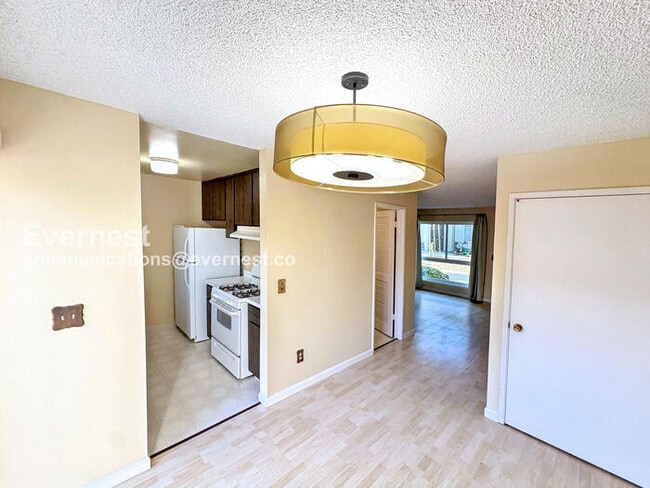 Building Photo - 1844 Tesoro Ct