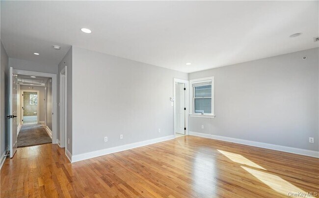 Building Photo - 186 Woodside Ave