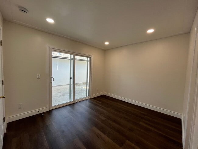 Building Photo - Upgraded West Hills 3+2, READY FOR MOVE-IN!