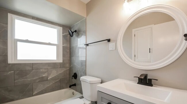 Building Photo - 1270 Del Rey Dr