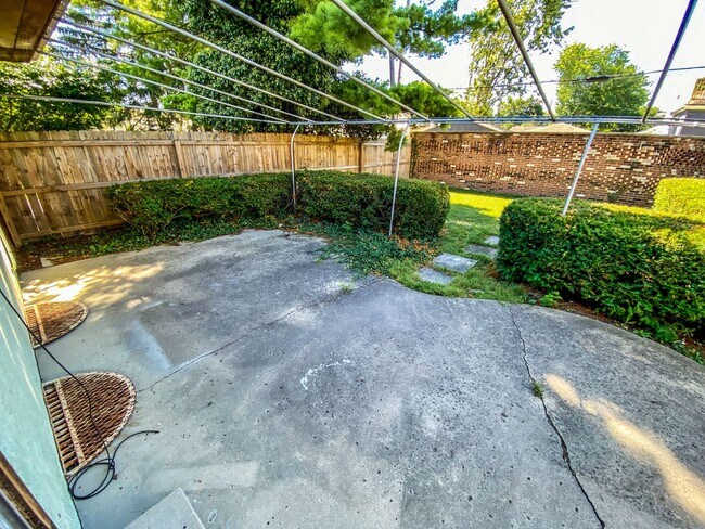 Building Photo - Remodeled Westgate Home with Attached Prof...