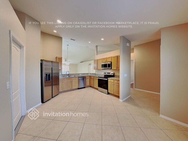 Building Photo - 6885 Heatherbrook Dr