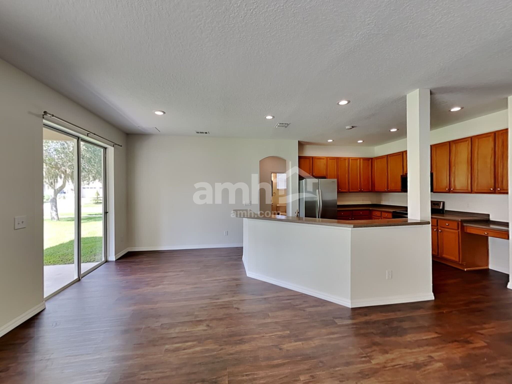 Building Photo - 2300 Treetop Ln