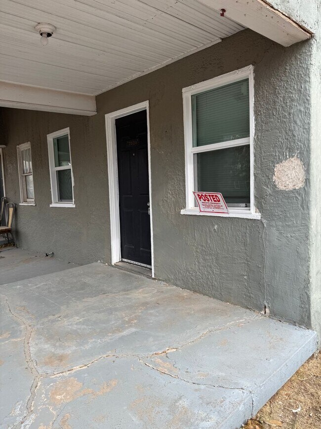 Building Photo - 702 N Buchanan St