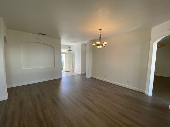 Building Photo - East Elk Grove Home Close to Pleasant Grov...