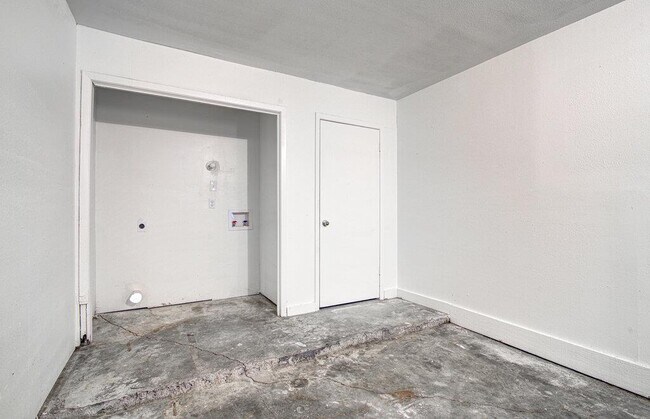 Building Photo - 1807 Briar Hill Dr