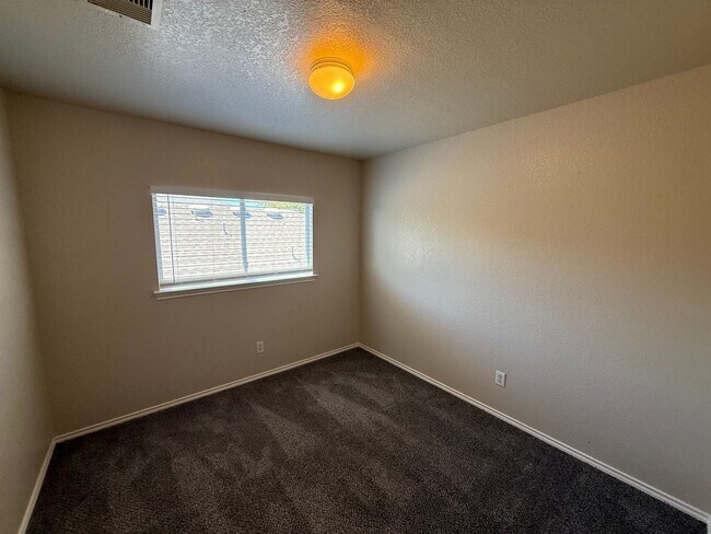 Building Photo - 11127 Vollmer Ln