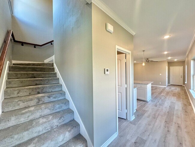 Building Photo - 6213 Villa Rosa Way