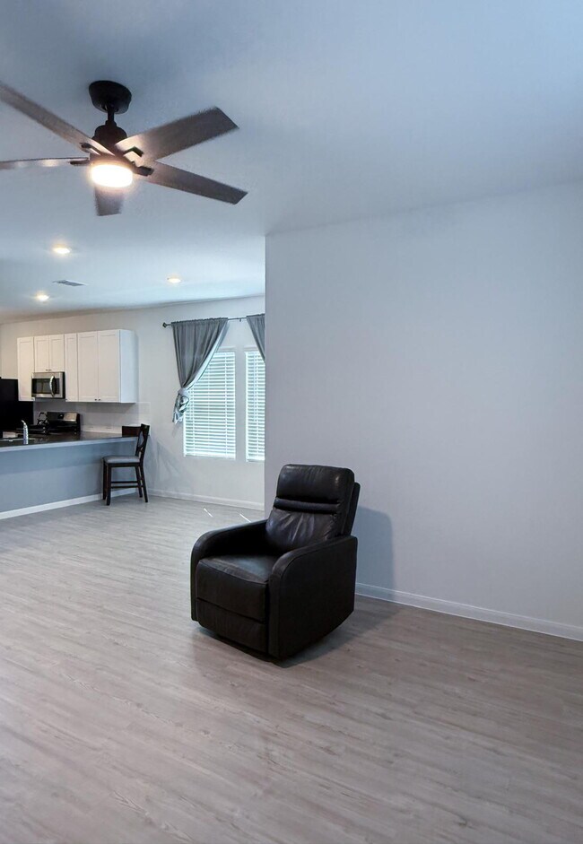 Building Photo - Charming 3-Bedroom Sanctuary with 2 Full Baths Near Lackland Air Force Base – 1469 Sq Ft of Comfo...