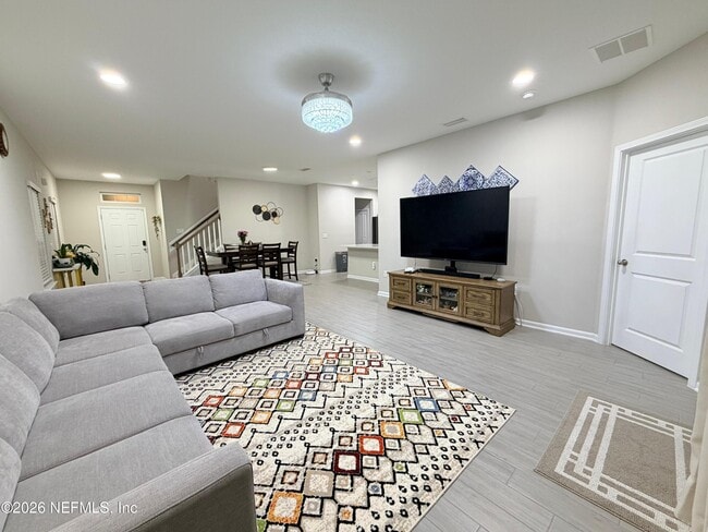 Building Photo - 70 Golden Fern Dr