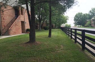 Building Photo - 421 Redding Rd