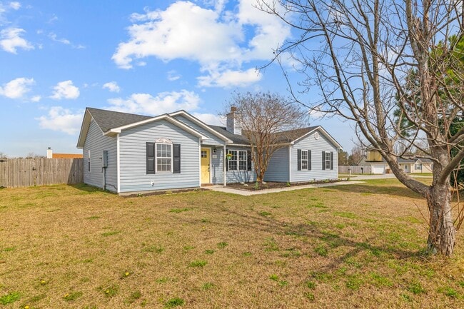 Building Photo - 3 Bedroom 2 Bathroom Home