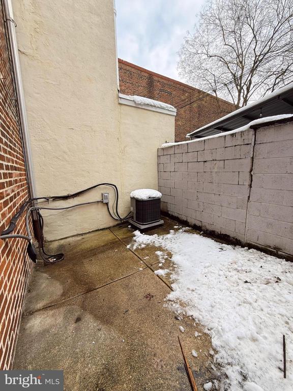 Building Photo - 1625 S 9th St