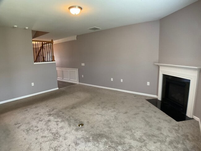 Building Photo - Gorgeous Townhome in Brier Crossings!